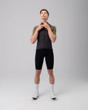 Cargar imagen en el visor de la galería, Isadore Debut Wind Gilet - Deep Night Grey