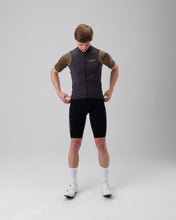 Cargar imagen en el visor de la galería, Isadore Debut Wind Gilet - Deep Night Grey