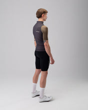 Cargar imagen en el visor de la galería, Isadore Debut Wind Gilet - Deep Night Grey