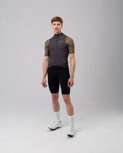 Cargar imagen en el visor de la galería, Isadore Debut Wind Gilet - Deep Night Grey