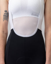 Cargar imagen en el visor de la galería, Isadore Women's Debut Bib Shorts - Classic Black