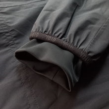 Cargar imagen en el visor de la galería, VOID Rain Jacket - Classic Black