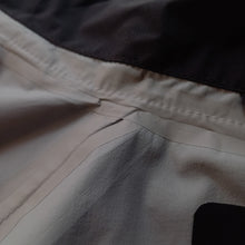 Cargar imagen en el visor de la galería, VOID Rain Jacket - Classic Black