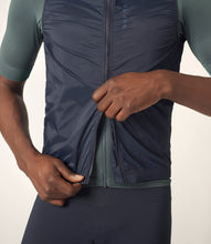 Cargar imagen en el visor de la galería, PEdALED Mirai Windproof Vest - Dark Navy