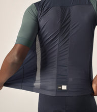 Cargar imagen en el visor de la galería, PEdALED Mirai Windproof Vest - Dark Navy