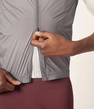 Cargar imagen en el visor de la galería, PEdALED Mirai Windproof Vest - Dark Gull Grey