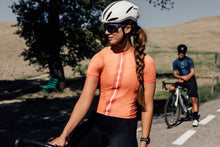 Cargar imagen en el visor de la galería, Isadore Women's Debut Jersey - Coral Reef