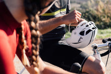 Cargar imagen en el visor de la galería, Isadore x HJC Furion 2.0