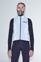 Cargar imagen en el visor de la galería, VOID Reflective Vest - Black