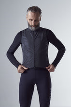 Cargar imagen en el visor de la galería, VOID Reflective Vest - Black