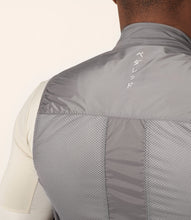Cargar imagen en el visor de la galería, PEdALED Mirai Windproof Vest - Dark Gull Grey
