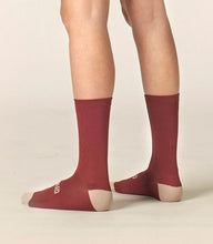 Cargar imagen en el visor de la galería, PEdALED Mirai Logo Socks - Sun Dried Tomato