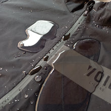 Cargar imagen en el visor de la galería, VOID Rain Jacket - Classic Black
